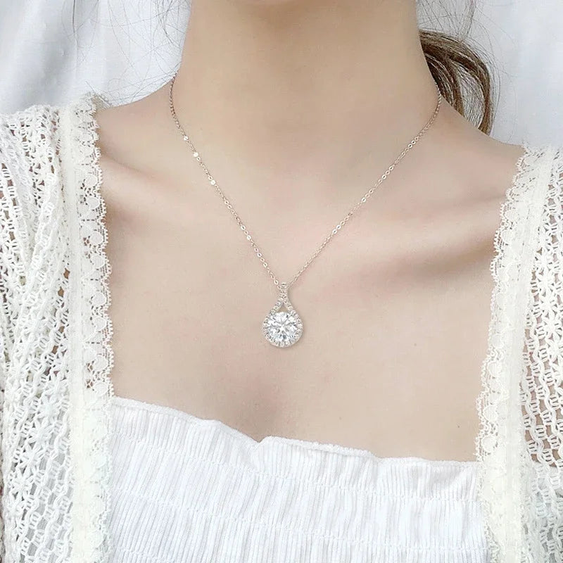 KELLY Necklace - A beautiful, special and sparkling necklace with a central moissanite diamond in varying sizes. S925